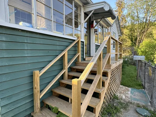 27 Hill St, Richwood, WV 26261