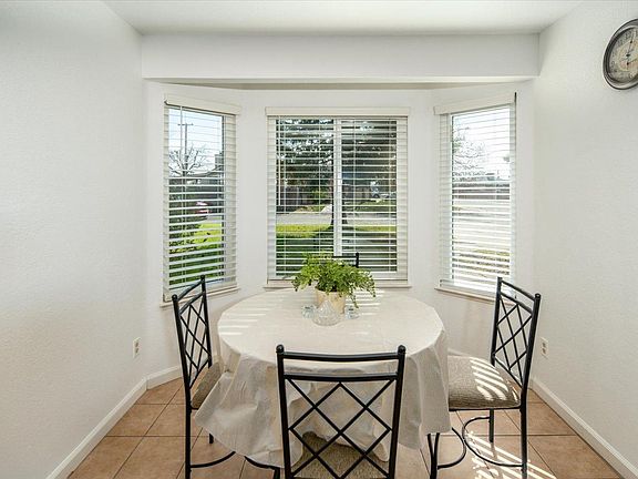 3rd image of 901 Herring Avenue