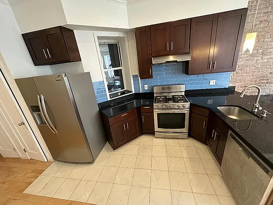 Rented by Ledvech Group | media 16