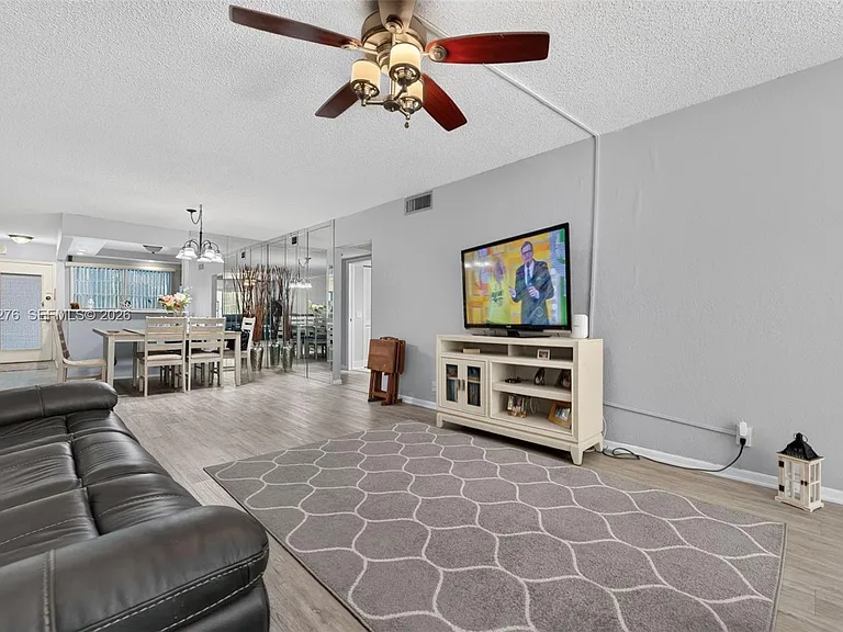 2404 Antigua Cir #M2 — Photo 9