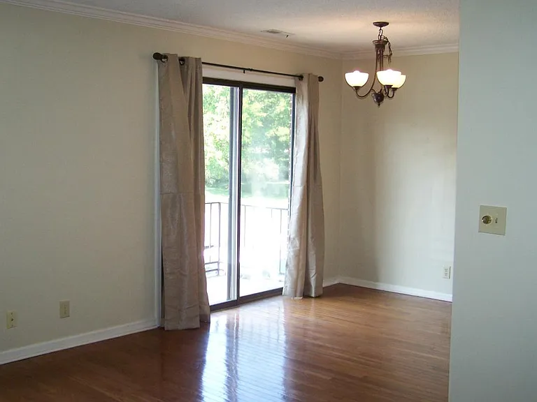 5728 Brentwood Trce — Photo 1