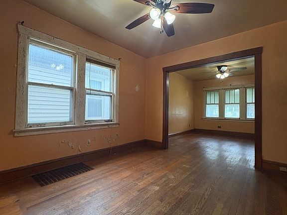 3rd image of 826 Circle Ave