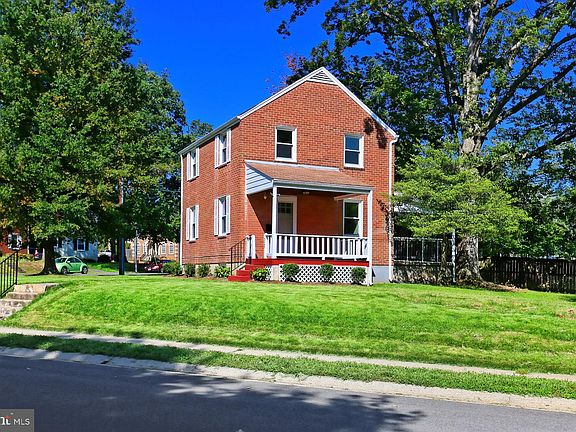 3rd image of 325 N Greenbrier St