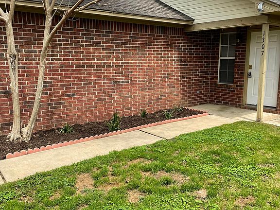 2nd image of 1307 Flat Rock Dr