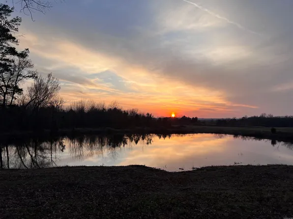 380 South Dr, Greers Ferry, AR 72067