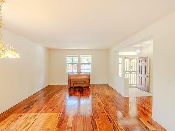 4th image of 2413 San Remo Dr