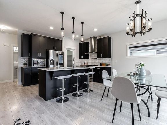 5th image of 213 Dubois CRESCENT