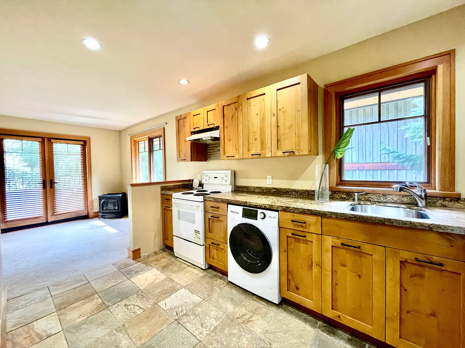 Bright 2-Bedroom Unfurnished Suite at Nicklaus North — Photo 4