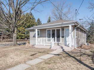 418 W 5th St, Oconomowoc, WI 53066