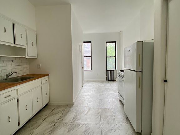 4th image of 522 E 83rd St APT 4W
