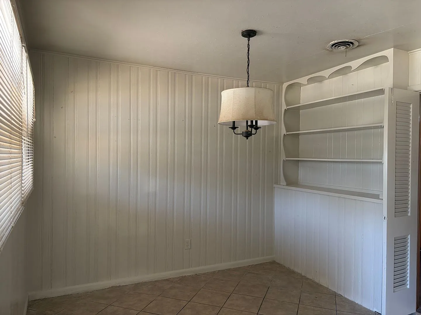 Spacious 3-Bedroom Home in a Convenient Lubbock Location — Photo 4