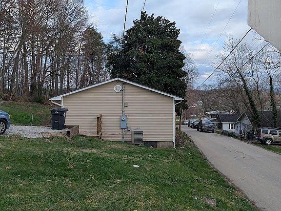 4th image of 201 Union St