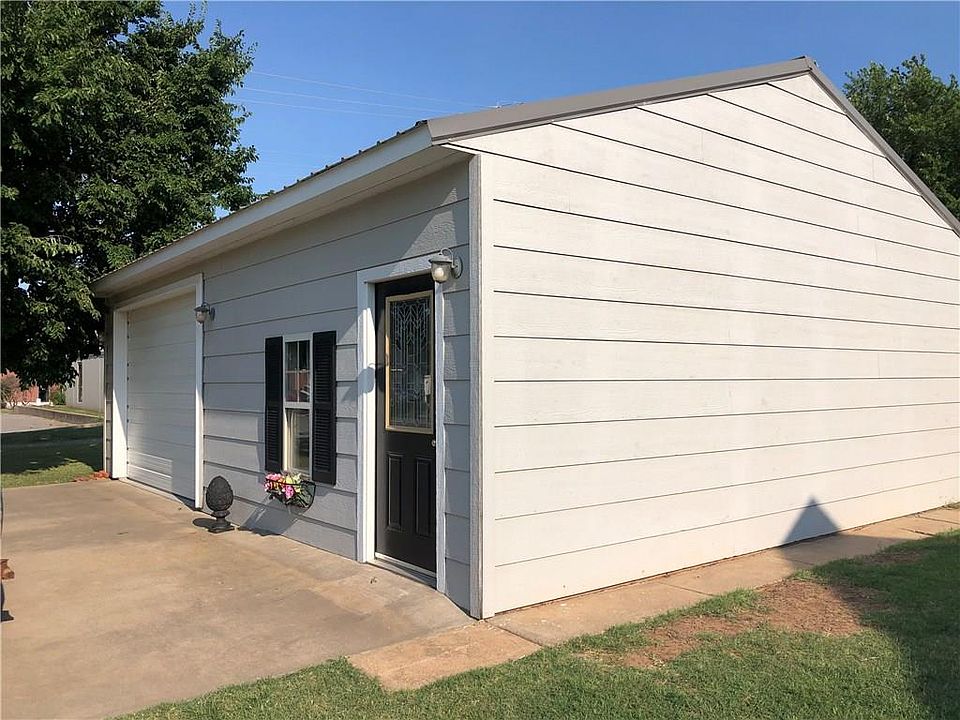 2nd image of 321 W Criley