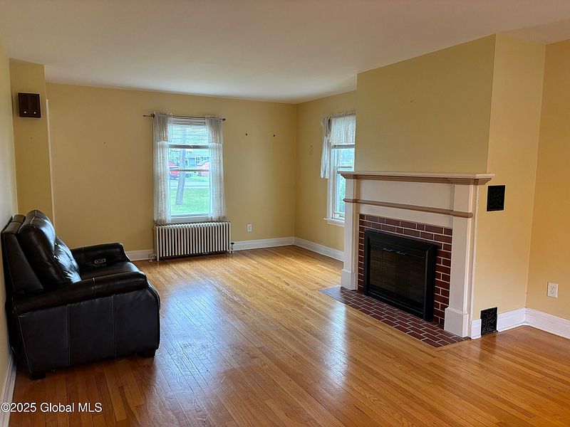 2nd image of 33 Maple Road