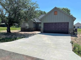 107 E Bexar St, Mabank, TX 75147