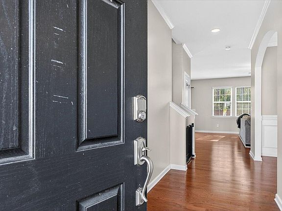 5th image of 109 Yaupon Holly Cir