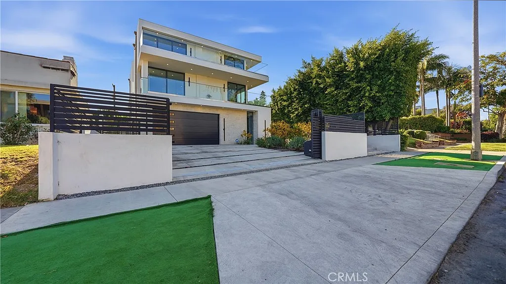 7 bed, 7.5 bath, 5683 sqft, $24,000 — Photo 3