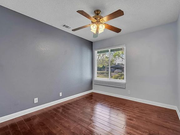 2nd image of 2302 Edam St