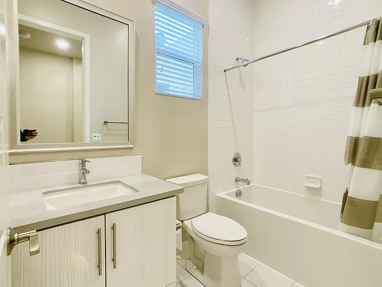810 Beacon — Photo 16