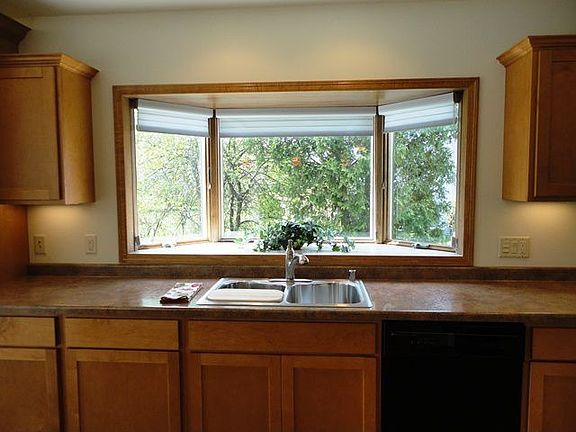 Window over Sink, under cabinet lighting