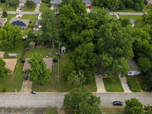 2nd image of 911 Thatcher St