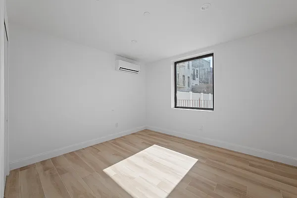 Rented by NY Space Finders Inc. | media 6