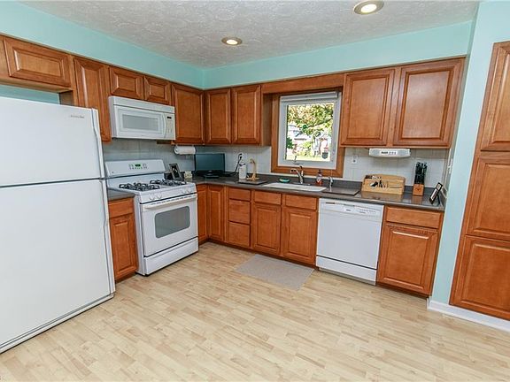 4th image of 5398 Meadow Wood Blvd