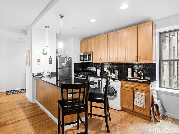 5th image of 216 W 99th St APT 3