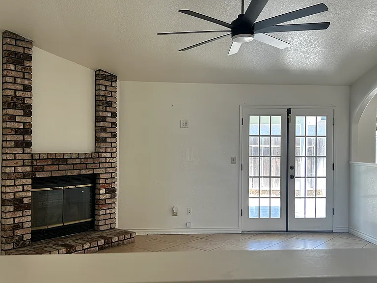1691 Yorktown Ct — Photo 3