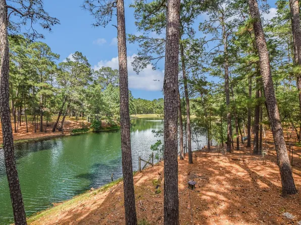 124 Broken Bow, La Grange, TX 78945