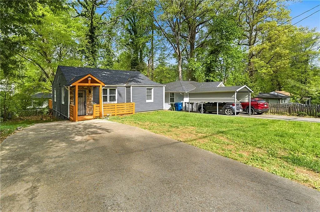 2 bed, 1.0 bath, 903 sqft, $1,600 — Photo 2