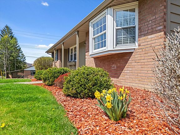 5th image of 3201 Woodberry Dr