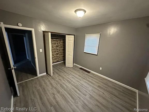 4th image of 3220 Roberts St