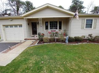 8 Caldwell Ct, Toms River, NJ 08757