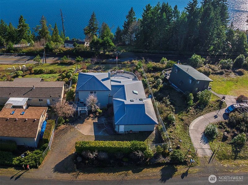3rd image of 81 Seamount Drive