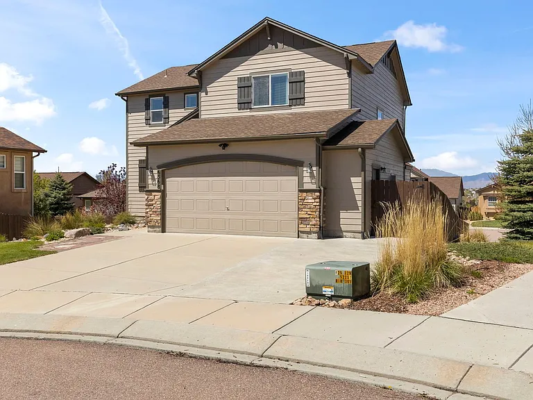 6568 Sawbuck Rd — Photo 2