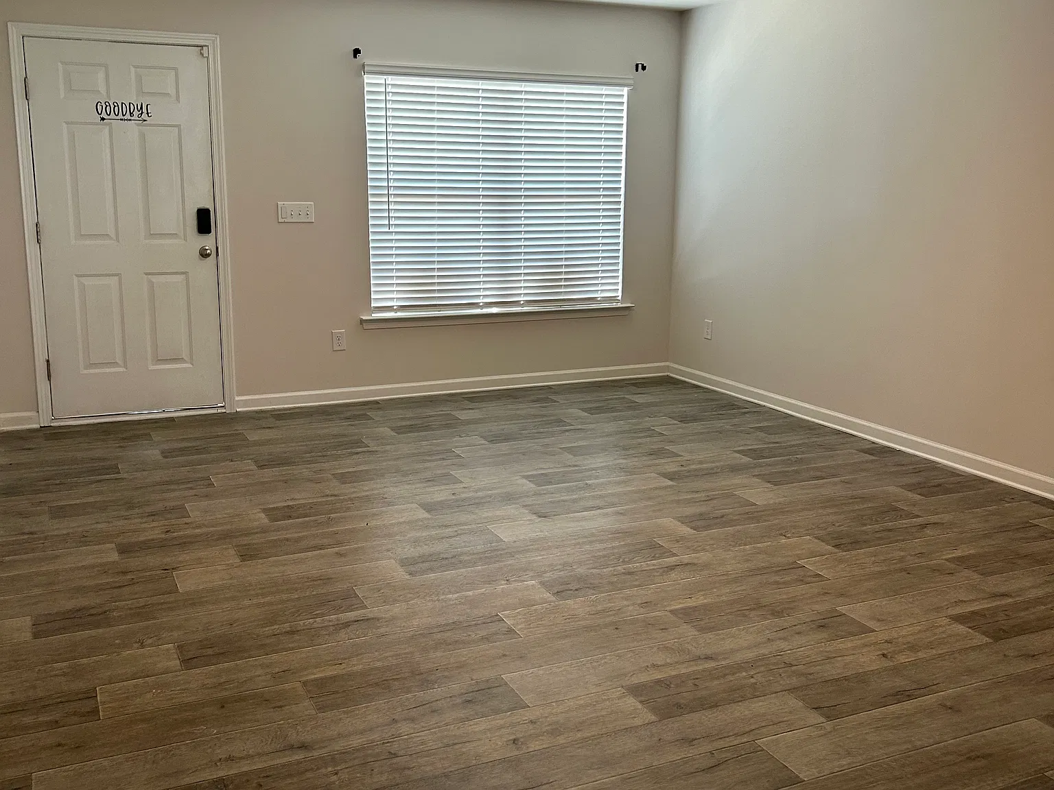 4 bed, 2.5 bath, 2055 sqft, $2,200 — Photo 3