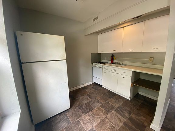 2nd image of 1203 E 11th St #1025-2