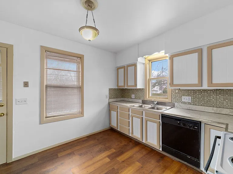 9811 Marietta Avenue — Photo 11