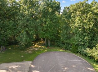 Robin Ln, Marshall, IL 62441
