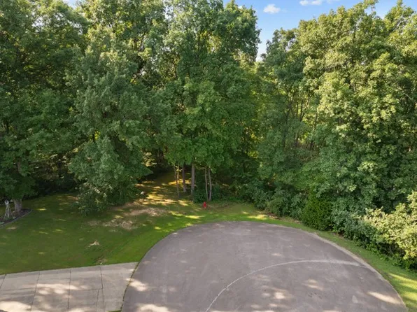 Robin Ln, Marshall, IL 62441
