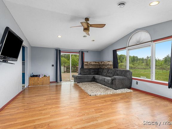 3rd image of 1910 Waterview Way