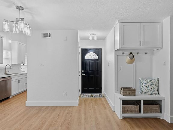 4th image of 10110 Appleridge Dr