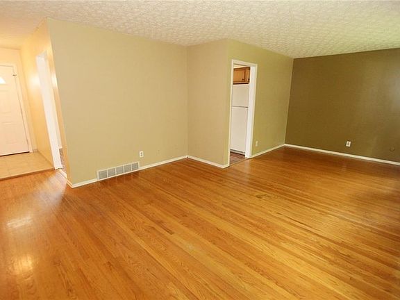 2nd image of 56 Yosemite Cir