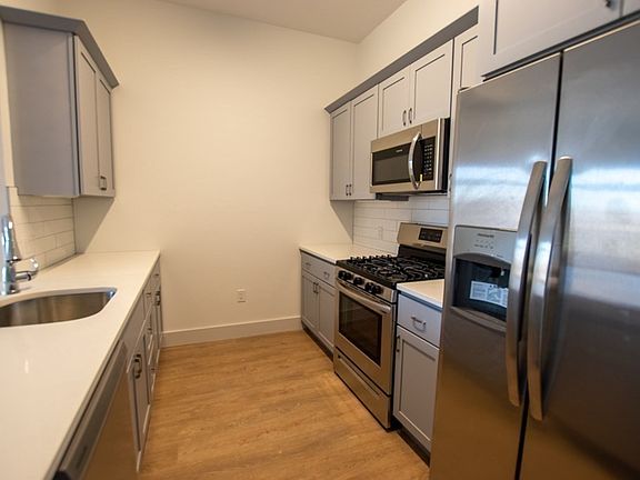 2nd image of 163 Glen St #204