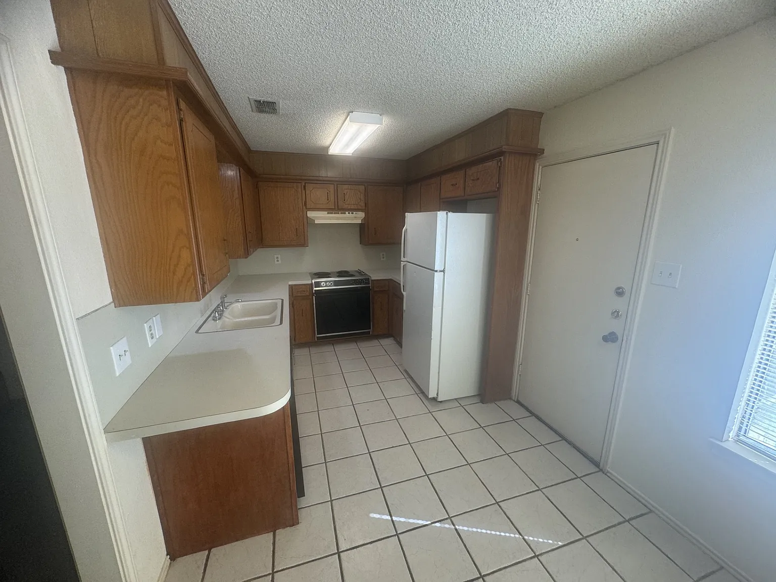 2 bed, 1.5 bath, 1109 sqft, $950 — Photo 3