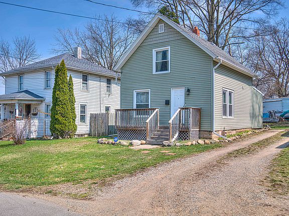 2nd image of 131 Willow St