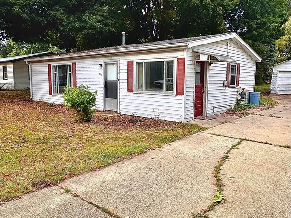 722 Cherry St, Charlotte, MI 48813