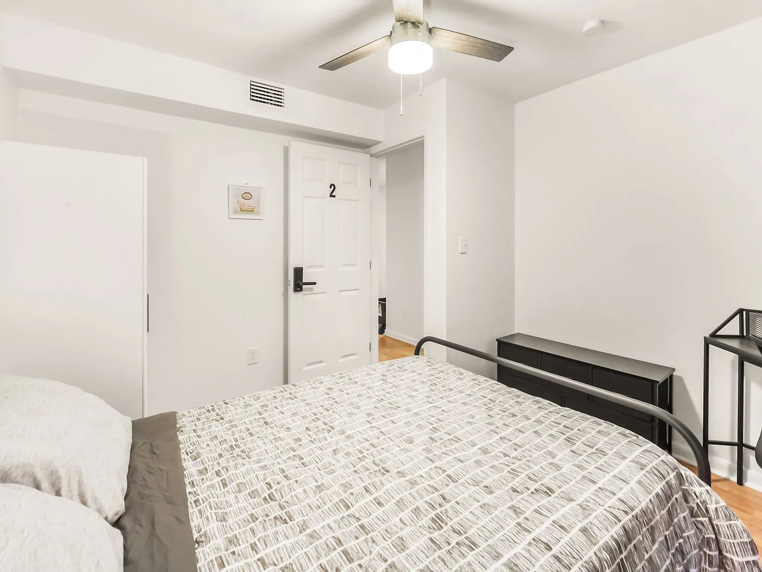 4 bed, 1.5 bath, 1208 sqft, $776 — Photo 2