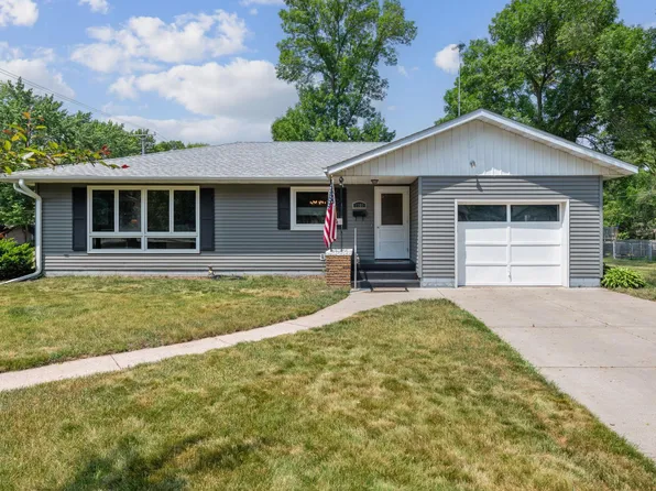 1305 8th St, Hudson, WI 54016